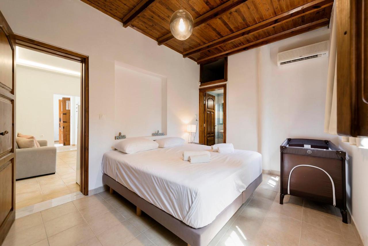 Ariadni Apartment *