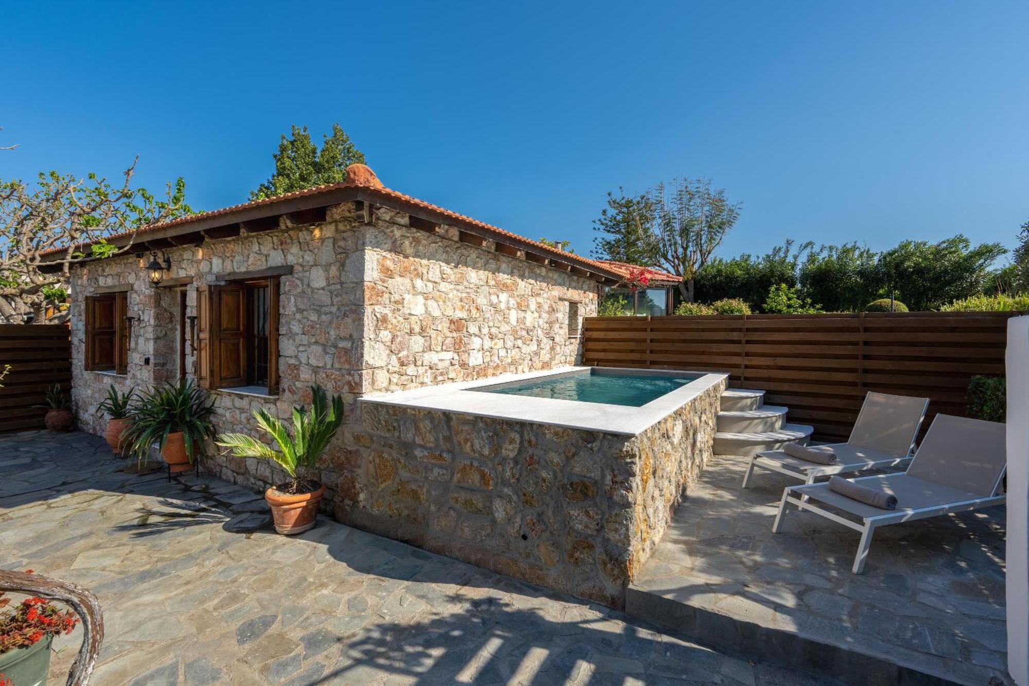 Ariadni Apartment *